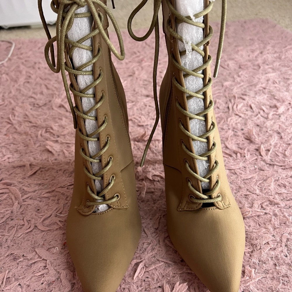 Elegant Lace-Up Tan Women's Boots